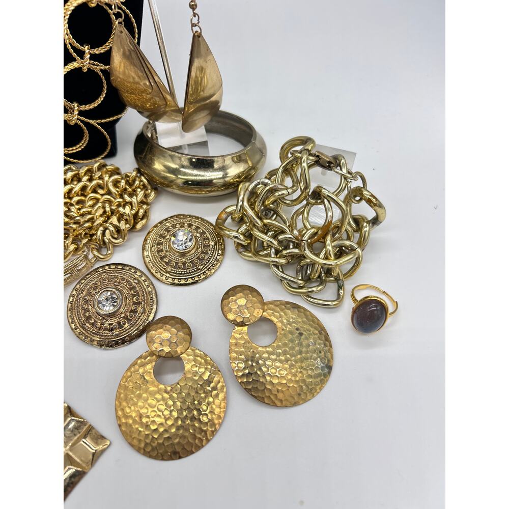 Big Bold Gold Tone Vintage Jewelry Bundle Costume Estate Lot Earrings Necklaces - Picture 5 of 9